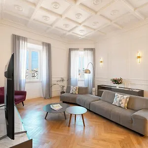 https://apt-sjr-luxury-trevi-fountain.it-romehotels.com